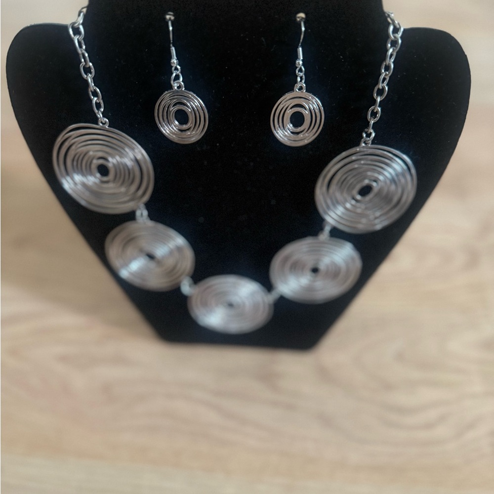 Paparazzi Silver Geometric Necklace